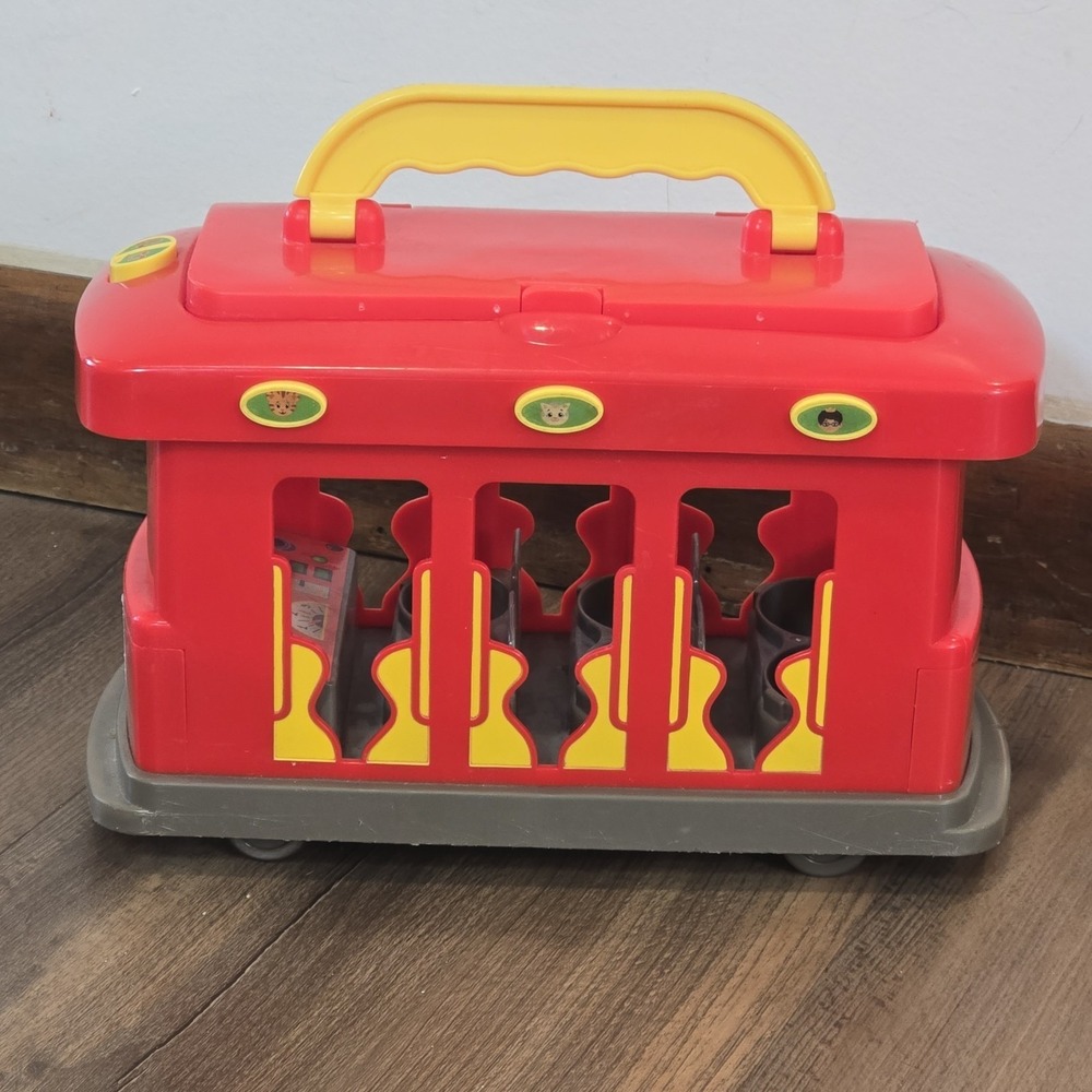 Daniel Tiger's Neighborhood Deluxe Electronic Trolley Talking Musical Toy‎ Works